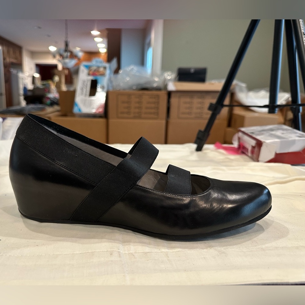 NEW Aquatalia Black Leather Wedges, 11 M Unique 2